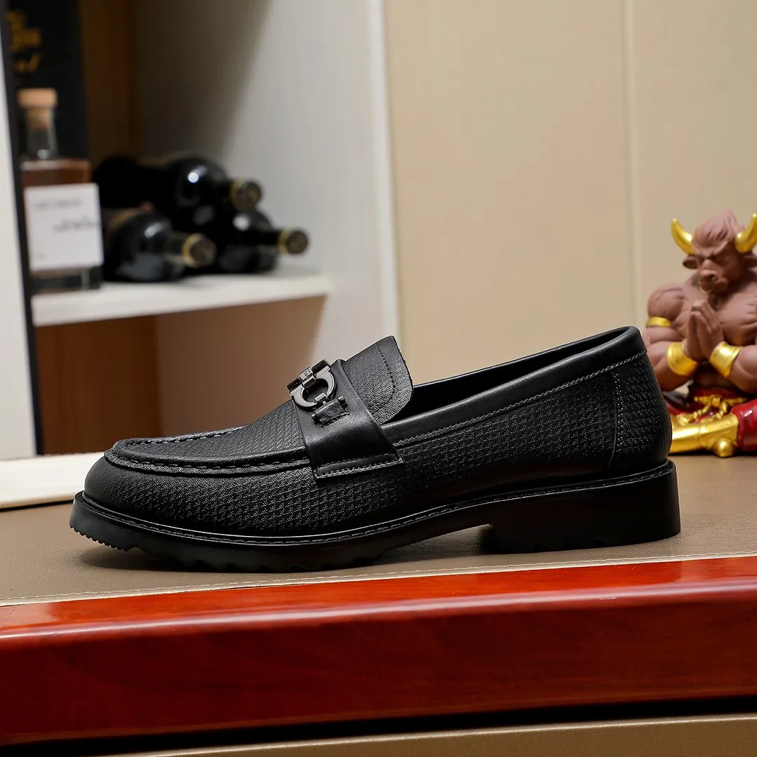 Men's shoes 💰480 🔥Ferragamo's new men's casual slip-on shoes🇨🇳Official website original 1:1 mold, original quality💯Fine workmanship, high-end luxury☘The upper is made of imported Italian first-layer cowhide🌴Luxurious water dyeing🐂Leather lining🍓Rubber wear-resistant and non-slip outsole, breathable and comfortable to wear🍍The first choice for high-quality men, optional! Code number 38-44 (45.46. Customized)